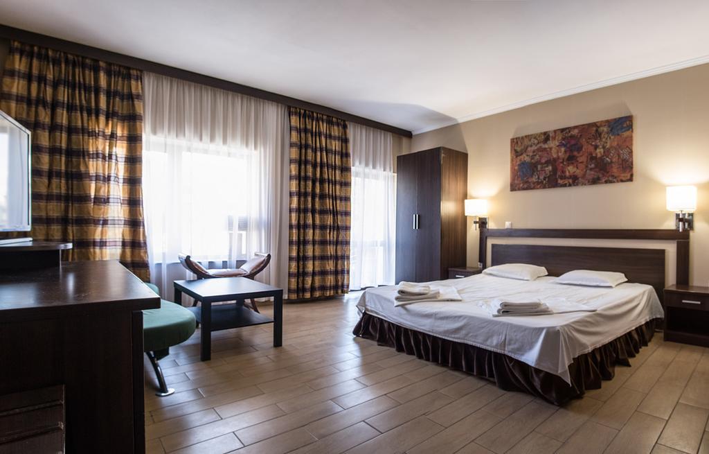 Art Hotel Varna Buitenkant foto