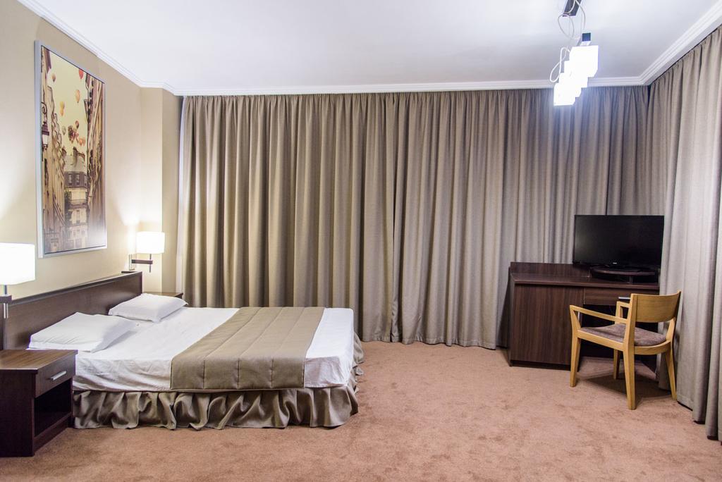 Art Hotel Varna Buitenkant foto