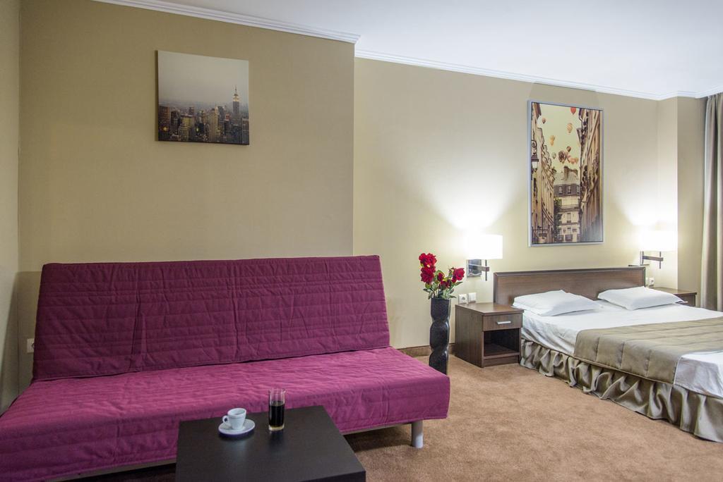 Art Hotel Varna Buitenkant foto