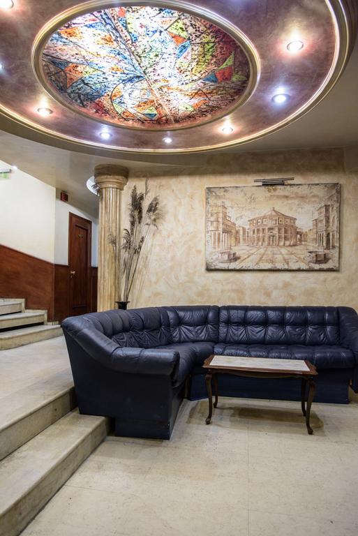 Art Hotel Varna Buitenkant foto