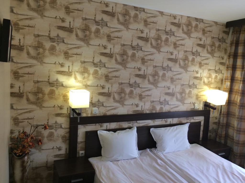 Art Hotel Varna Buitenkant foto
